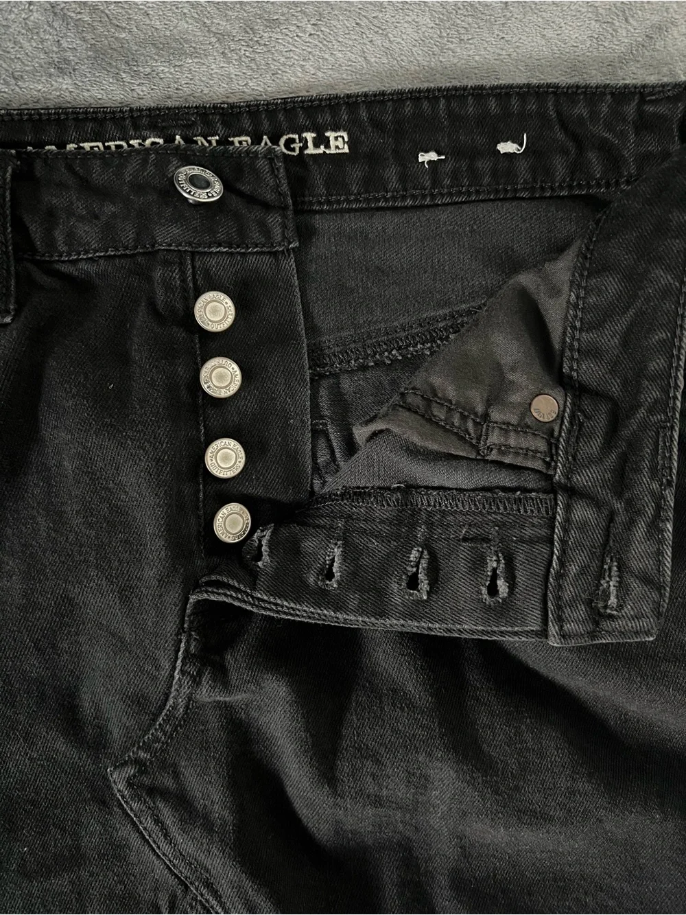 American Eagle Women’s Black Frayed Hem Denim Mini Skirt (4)